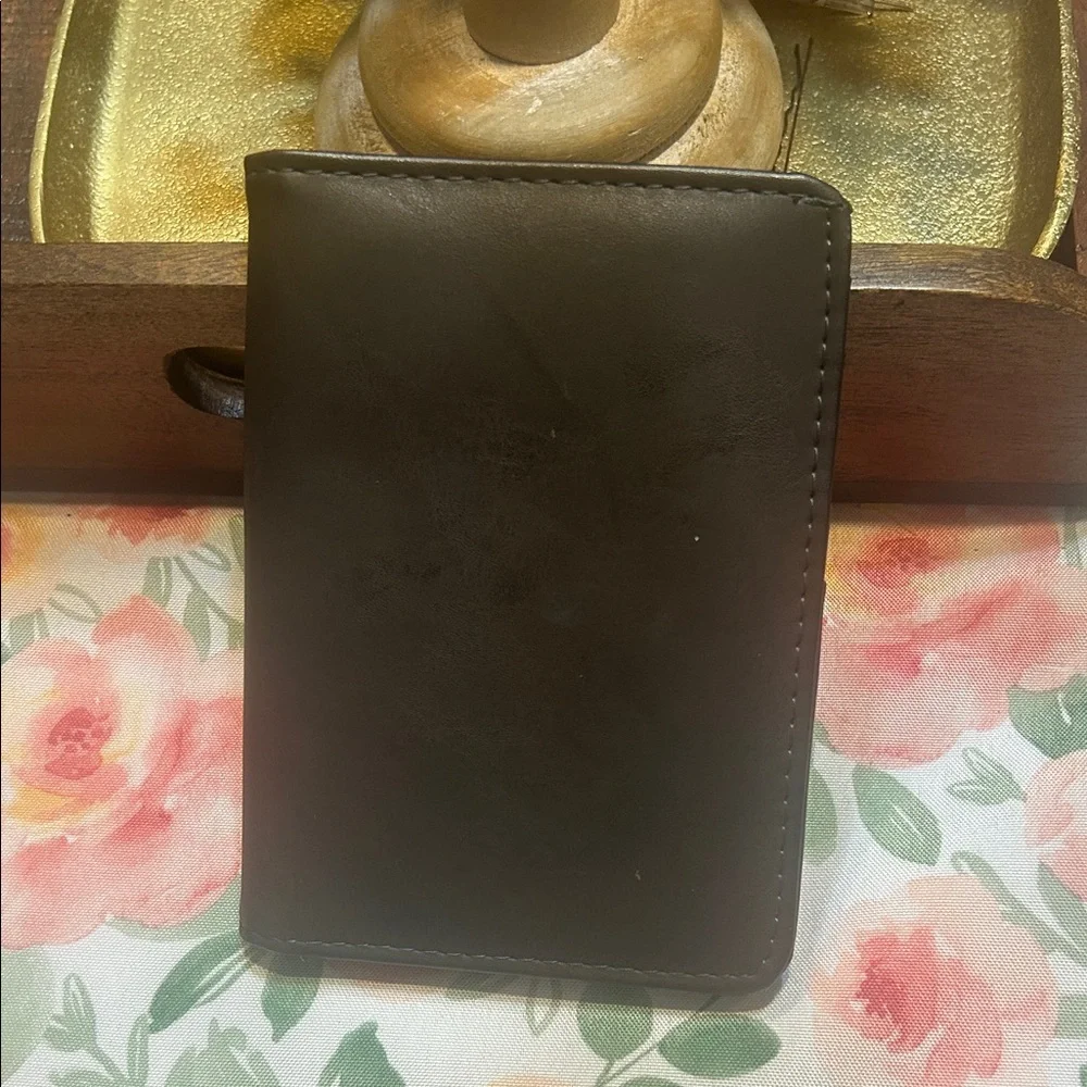 💥2/$10 Sleek Brown vinyl travel passport Wallet